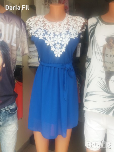 Рокля в кралскосин цвят с красива бяла дантела над бюста, снимка 1