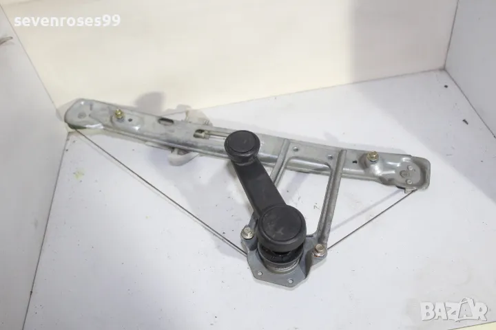 Машинка стъкло ръчна задна дясна Форд Фокус 1 хечбек Ford Focus 1, снимка 1