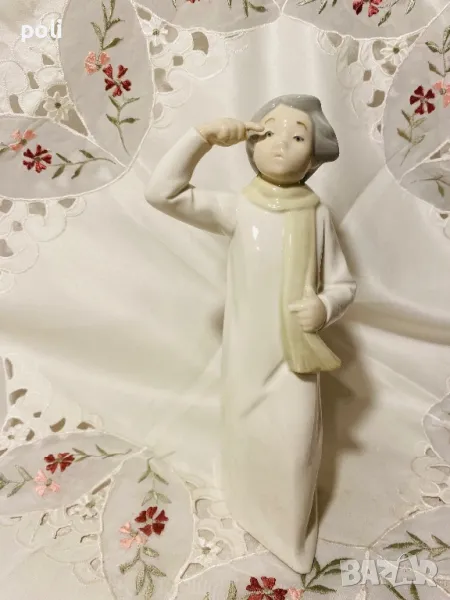 порцеланова статуетка , снимка 1