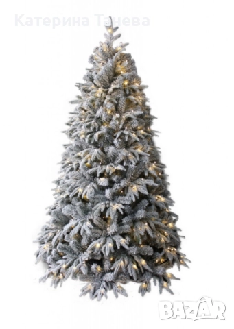 Коледна елха с вградени лампички по връхчетата