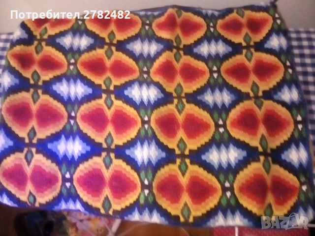 Ръчно тъкани къси килими и калъфка за възглавница, снимка 4 - Покривки за легло - 52815457