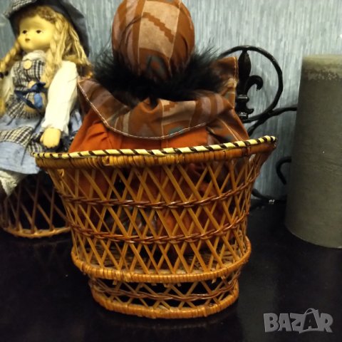 Порцеланова кукла ръчна изработка с ратаново канапе , снимка 4 - Колекции - 38015727