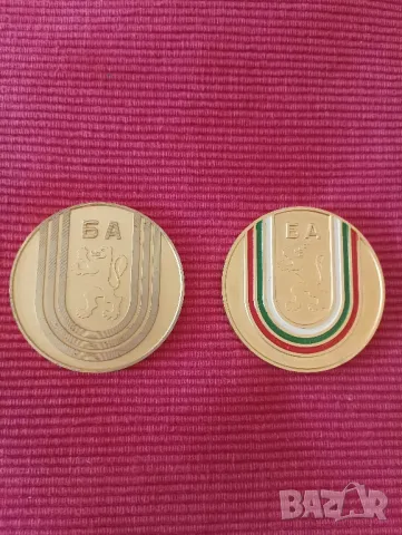 Два спортни медала, плакета Българска армия. 