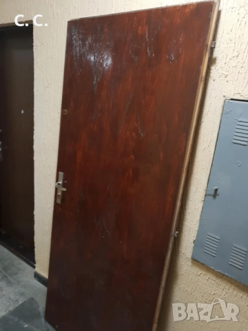 Продава се дървена входна врата (без каса) , снимка 2 - Входни врати - 52702665