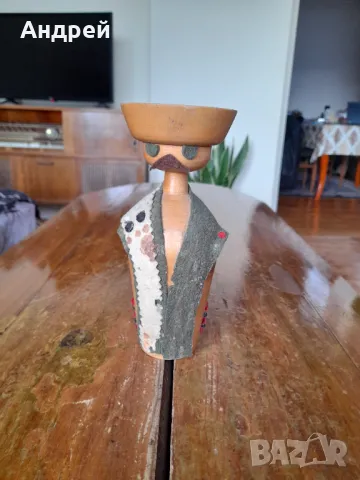 Стар дървен свещник