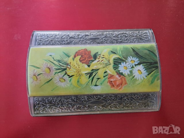 Старинна цветна кутийка с капаче, снимка 1