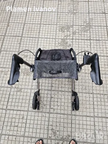 Сгъваема Професионална Проходилка за болни и възрастни хора със стойка за бастун и седалка , снимка 6 - Проходилки - 50166977