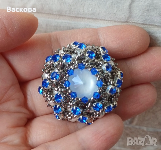 Ръчно изработена брошка в цвят Сапфир