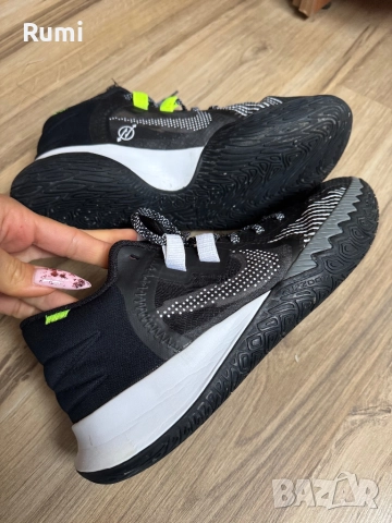 Оригинални мъжки маратонки NIKE KYRIE FLYTRAP V! 42 н, снимка 6 - Маратонки - 51894773