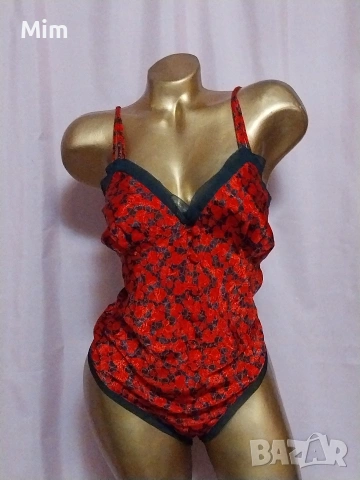 Victoria 's Secret M Черно сатенено боди на червени сърца