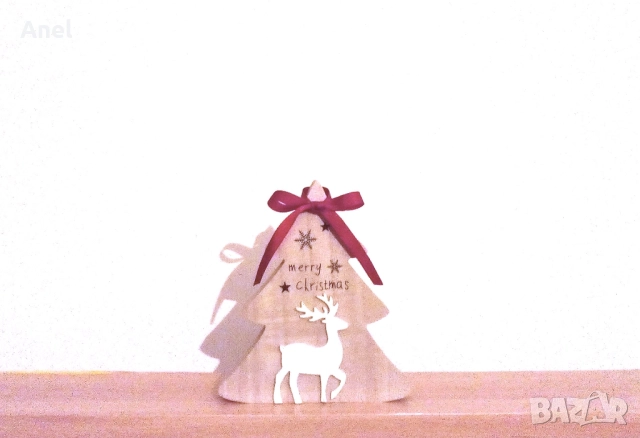 Декоративна дървена коледна елха с елен и коледен надпис Merry Christmas