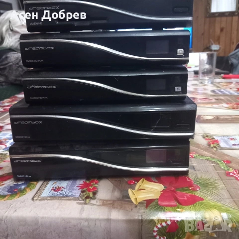 Продавам 5 бр сателитни приемници .Dreambox hd 800 4 бр и един 500hd.