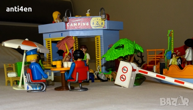 Playmobil детска площадка + къмпинг и фигурки – голям комплект, снимка 11 - Конструктори - 52829915