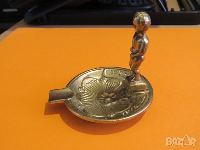 пепелник, стар, бронзов - Брюкселското пикаещо момченце - момчето спасило града - оригинал Брюксел., снимка 2 - Антикварни и старинни предмети - 37536539