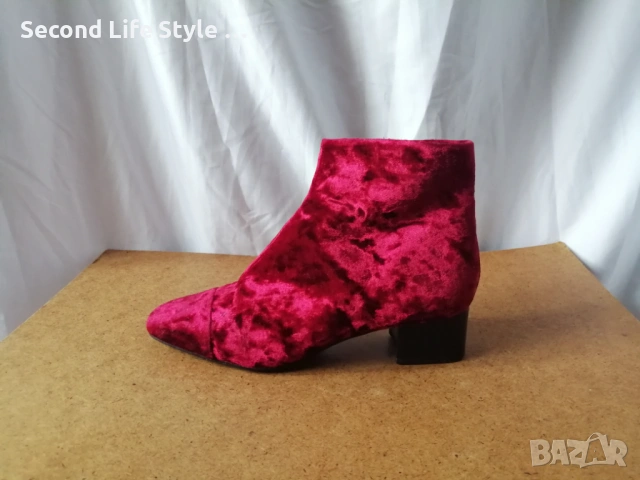 № 37 Mango дамски боти от кадифе в червен цвят