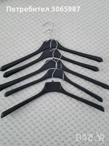 Пласмасови закачалки за дрехи с широко рамо