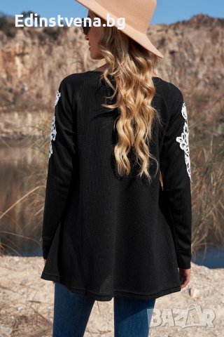 Дамска блуза в черно с дълги ръкави с бродерия и деколте с цип, снимка 2 - Блузи с дълъг ръкав и пуловери - 43503270