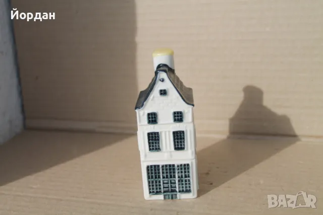 колекционерска порцеланова фигурка / шише Холандска къща ''Bols KLM''