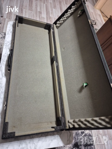 Продавам оригинален куфар за клавири, снимка 5 - Синтезатори - 53363657