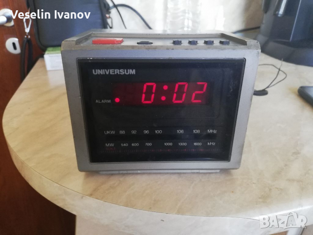 Немски радио часовник Universum UR1466