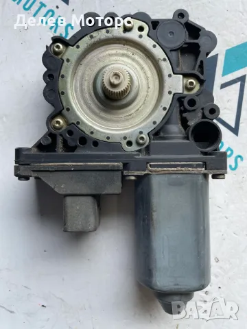 05360051/02 моторче за стъклоповдигач на задно дясно стъкло от Audi A3 2006г., Ауди А3