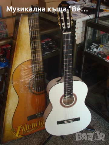Класическа китара Valencia, Размер 4/4, снимка 2 - Китари - 41186720