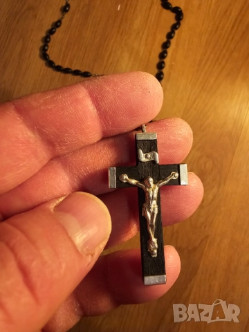   Стара молитвена броеница с дървен кръст разпятие и черни звена  богородица и Исус Христос за да те, снимка 2 - Антикварни и старинни предмети - 51840901
