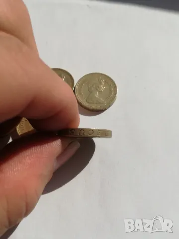 дефектни 1 паунд от 1983 г., снимка 5 - Нумизматика и бонистика - 49606641