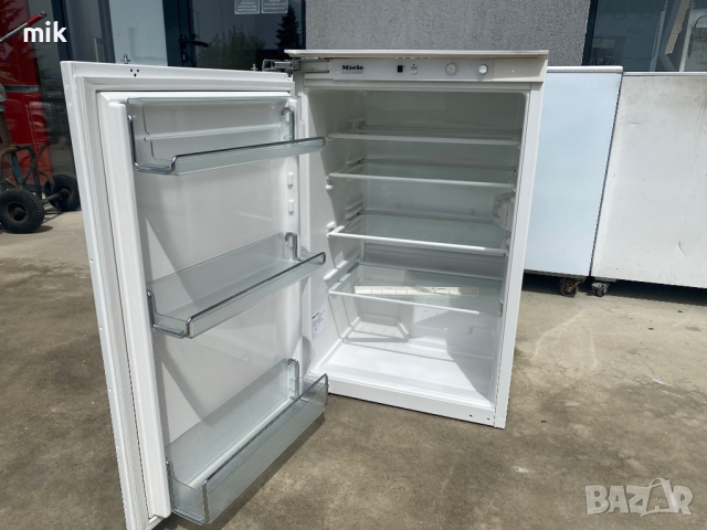 Перфектен Малък хладилник за вграждане Миеле Miele, снимка 2 - Хладилници - 36537875