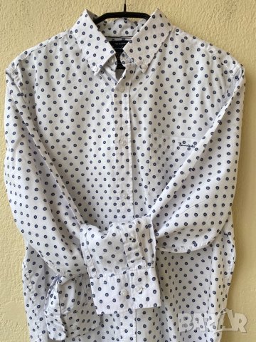 Маркова мъжка риза — М