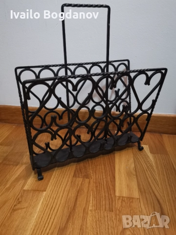 Стойка за списания/вестници