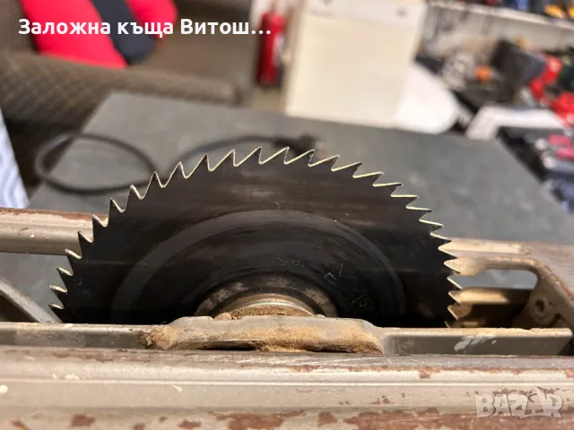 Ръчен Циркуляр Black and decker SR300 62mm 1020W, снимка 2 - Други инструменти - 48897473