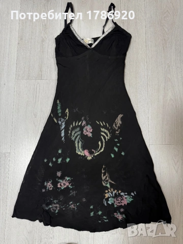 Елегантна черна рокля с флорални мотиви - размер S/M