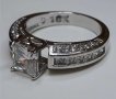 Златен пръстен Бяло Злато 18К със Бели камъни Сваровски НОВ