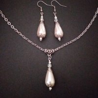 Красив комплект с бели перли капка, нежни кристалчета с орнаменти цвят Сребро, снимка 5 - Бижутерийни комплекти - 32636102