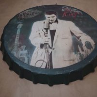 The KING Elvis Presley- автентична табела(тип бирена капачка), снимка 3 - Китари - 39810425