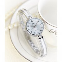Дамски часовник-гривна, сребрист (005), снимка 2 - Дамски - 40087959
