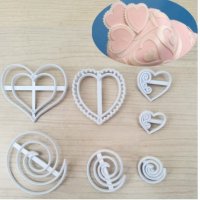 7 бр сърца и въртели пластмасови резци форми украса фондан торта декор, снимка 1 - Форми - 28594670