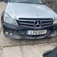 Преден капак за Mercedes W204 facelift C class, снимка 1 - Части - 44846182