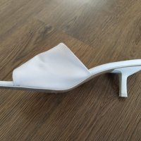 Прекрасни бели изчистени чехли на H&M 39-40, нови, леки и удобни, снимка 3 - Чехли - 40721322
