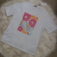 УНИКАЛНО КРАСИВА бяла тениска на розови цветя с камъчета, снимка 3 - Тениски - 44893116