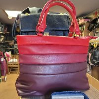 разкошна червена чанта/ бордо цвят преливаща ( НОВА), снимка 1 - Чанти - 43459419