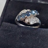 Дамски сребърен пръстен с диаманти и синтетични сапфири , снимка 1 - Пръстени - 43959456