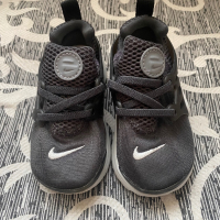 Nike Presto детски маратонки, снимка 2 - Детски маратонки - 39837311