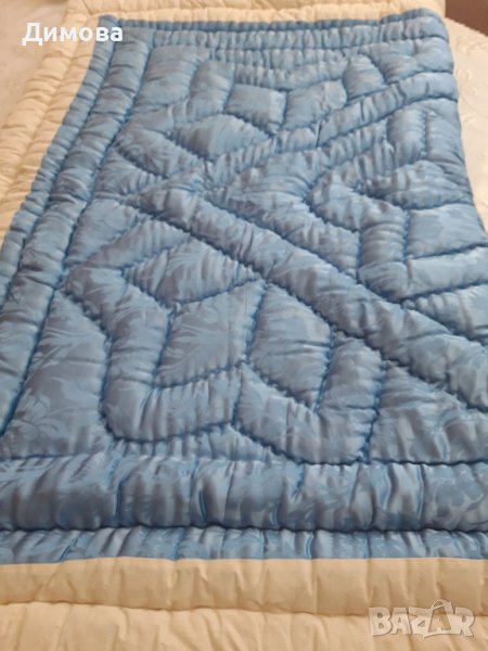 Продавам домашен вълнен юрган с копринено лице . Размери ширина 1.50 см., дължина 2.10 см.  , снимка 1