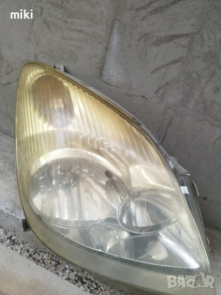 Десен фар за Toyota Corolla Verso (2001-2004), снимка 1