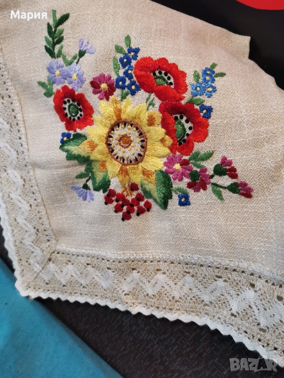 Покривка за маса с бродирани флорални елементи , снимка 1