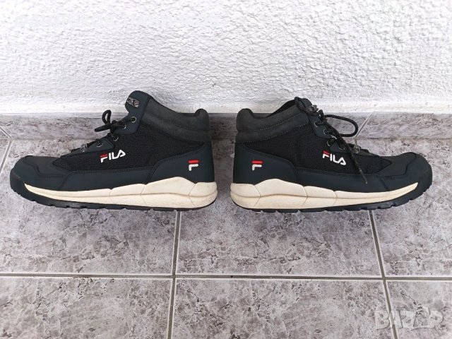 Продавам много запазени оригинални кецове FILA, номер 42 