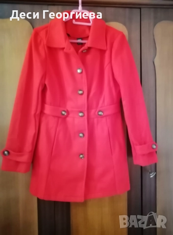Червено дамско палто 