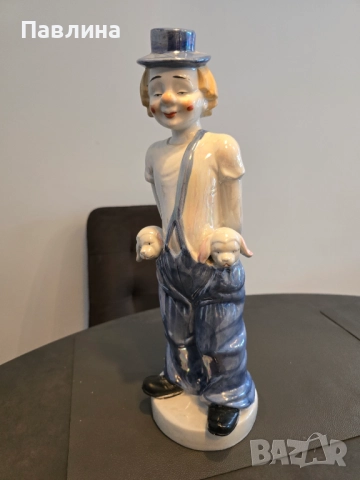 Голям порцеланов клоун